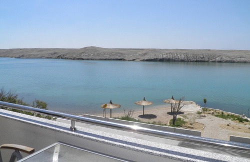 Dinjiska Apartment | Island Pag seafront 1