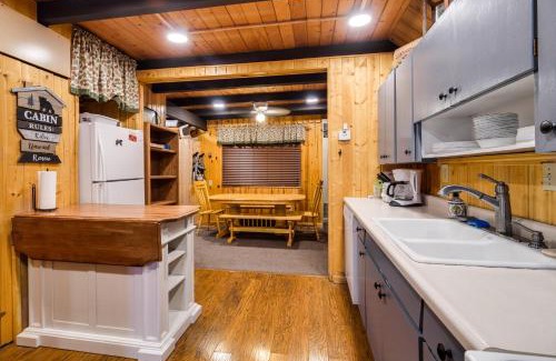 Island Park House | Island Park Cabin Getaway Less Than 24 Mi to Yellowstone!