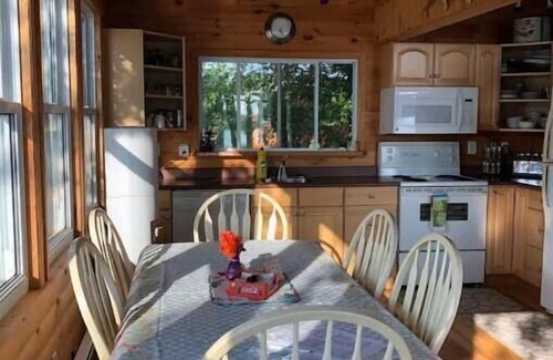 Nipissing Cottage | Island Retreat steps to waters edge