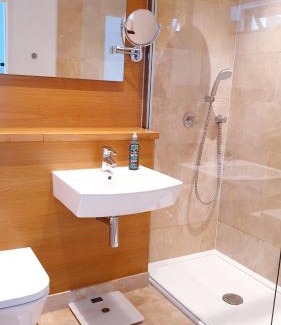 West Mersea House | Island Retreat with HotTub