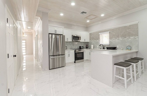 Lyford Cay Condo | Island Seahorse Retreat