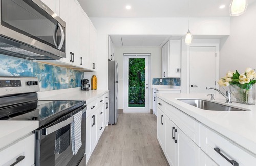 West Bay Apartment | Island Stay in West Bay - 3 Min to Beach | West Nest #101