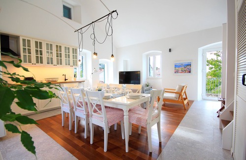 Sutivan House | Island stonehouse villa on the Adriatic