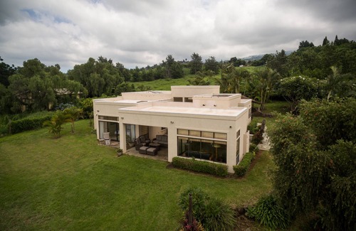 Kula Villa | Island Sunset Villa: Your Maui Escape with Ocean & Stunning Sunsets Views