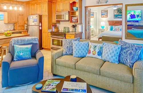 Kihei Condo | Island Surf Resort Condo w/Shared Pool, Ocean View-Beach Lovers Dream