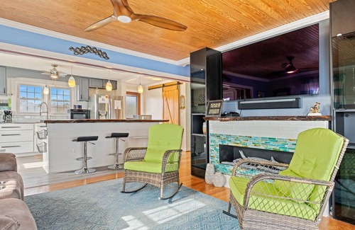 Coinjock House | Island Time 2 Bedroom in Coinjock K9407