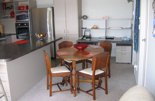 Opua Cottage | Island Time Cottage - Waterfront with Sea Views in the Winterless North