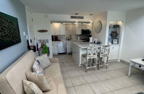 Bolongo Bay Apartment | Island Time Luxury Loft Condo!