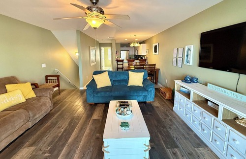 Innerarity Townhomes House | Island Time: Peaceful Waterfront Unit with Kayaks!