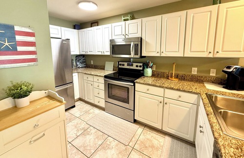 Innerarity Townhomes House | Island Time: Peaceful Waterfront Unit with Kayaks!