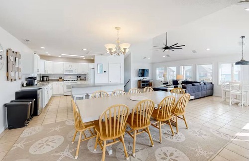 Buxton House | ISLAND TIME Semi-oceanfront, 4BR 3.5BA Home with hot tub