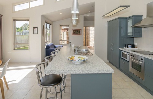 Whangapoua House | ISLAND TIME - WHANGAPOUA HOLIDAY HOME, family friendly in Whangapoua