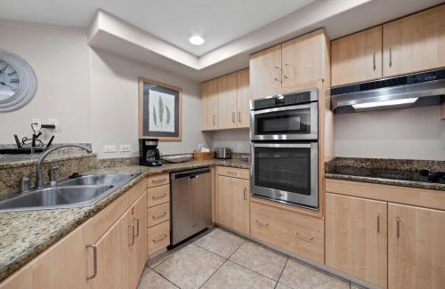 Ono Island Apartment | Island Tower 1502 by Liquid Life