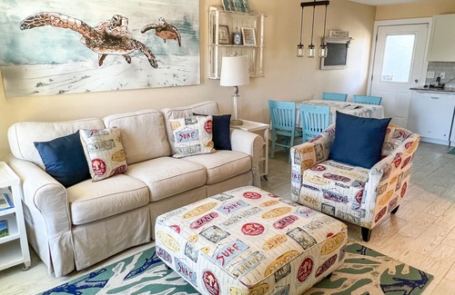 Holmes Beach House | Island Vibe 3: Close to Beach with Private Heated Pool