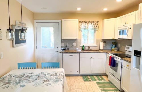 Holmes Beach House | Island Vibe 3: Close to Beach with Private Heated Pool