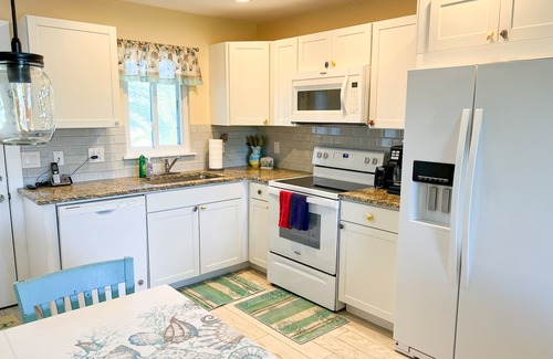 Holmes Beach House | Island Vibe 3: Close to Beach with Private Heated Pool