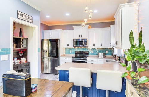 Murfreesboro House | Island Vibes: Home w/Fire Pit in Murfreesboro!