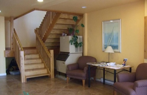 Historic Powell River Townsite Hotel | Island View Lodge