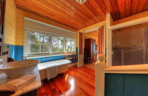 Smithton House | Island View Spa Cottage