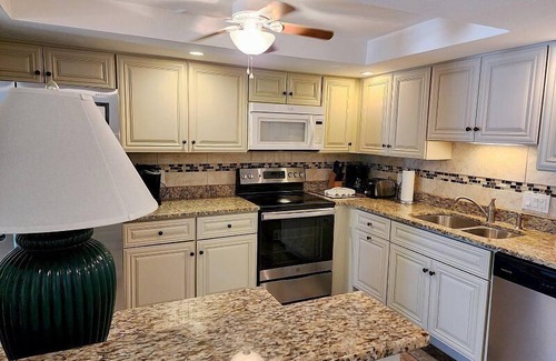South Island Condo | Island Winds condo 503 is located on the fifth-floor and in a prime location.
