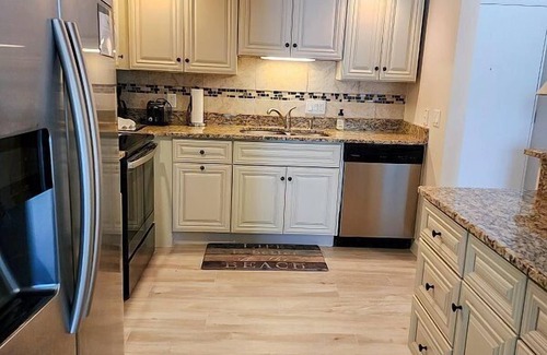 South Island Condo | Island Winds condo 503 is located on the fifth-floor and in a prime location.