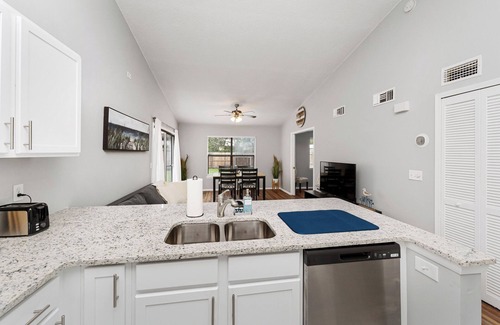 Southside House | Islander Oasis: 2 Bed/1 Bath Cottage Retreat - Pet-friendly!