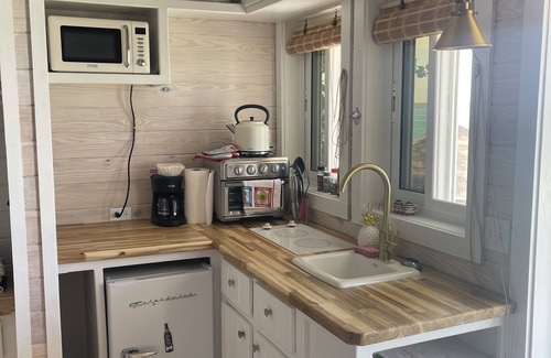 Dunmore Town Cottage | Islander Turtle Peek - Stunning new waterfront tiny-cottage overlooking harbour