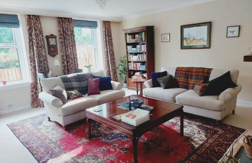 Pencaitland House | ISLAY House,Comfortable Home with private garden, Pencaitland, East Lothian, Scotland