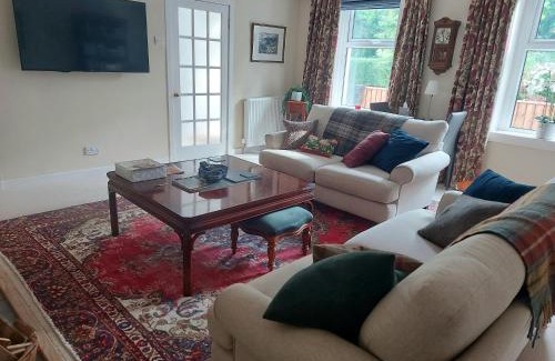 Pencaitland House | ISLAY House,Comfortable Home with private garden, Pencaitland, East Lothian, Scotland