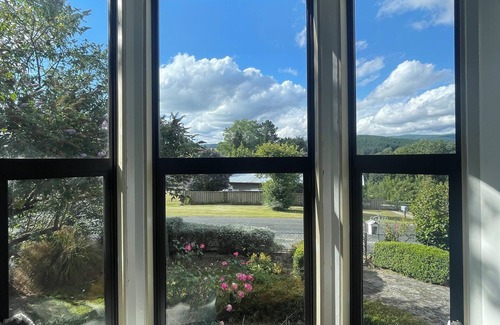 Lawrence Villa | Islay House - stylish villa in historic Lawrence -