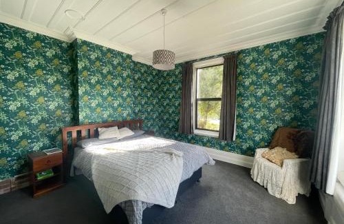 Lawrence Villa | Islay House - stylish villa in historic Lawrence