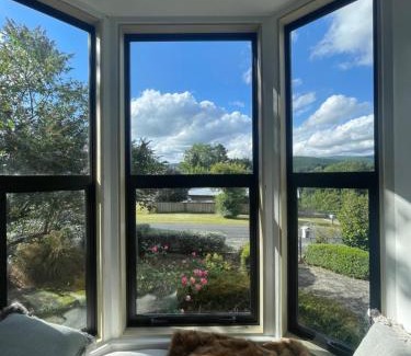 Lawrence Villa | Islay House - stylish villa in historic Lawrence