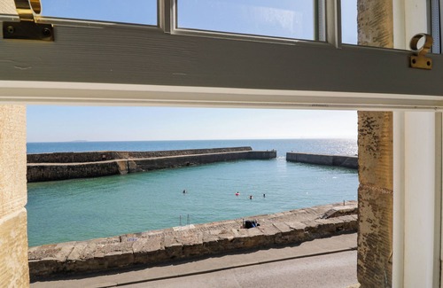 Kilrenny Cottage | ISLE OF MAY VIEW, family friendly in Cellardyke