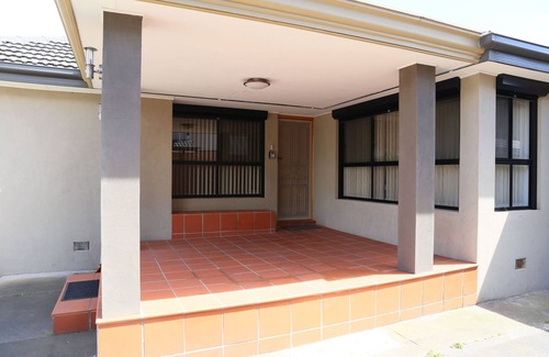 Keysborough House | Isle of Serenity Charming House - Suit all needs