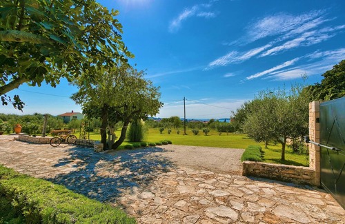 Fazana House | * ISOLATED HOUSE, HUGE GARDEN, FANTASTIC SEA VIEW *