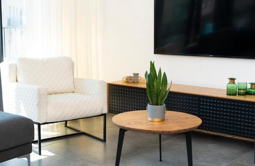 Petah Tikva Apartment | israa home