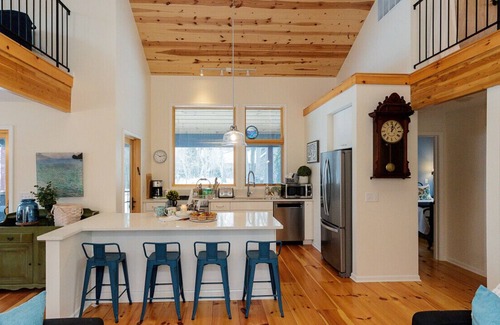 Michiana House | Israel · Lake View Escape