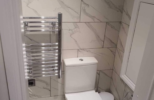 Belvedere Apartment | It a one bedroom studio apartment with a free parking and close to train station