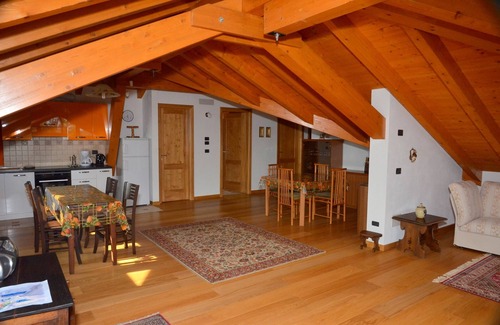 Comero House | House with large garden overlooking Lake Maggiore