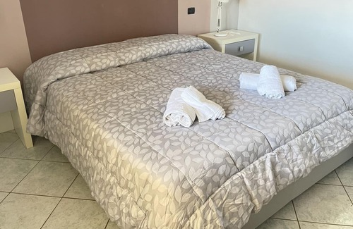 Le Castella Apartment | Le Castella Home 9-Apartment-Family-Private Bathroom-Patio