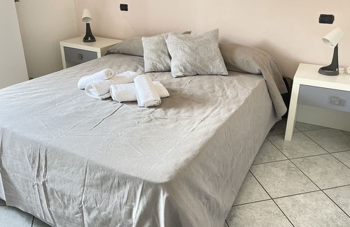 Le Castella Apartment | Le Castella Home 6-Apartment-Private Bathroom-Terrace