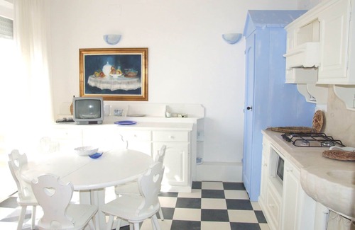 Marina di Castagneto Carducci Apartment | Nice apartment for 4 people with WIFI, A/C, TV, balcony, panoramic view and parking