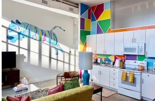 Crosstown Apartment | It's All Coming Up Rainbows & Adventures @Crosstown