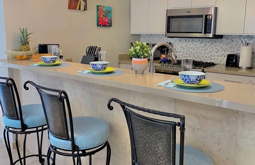 Colonia Centro Condo | It's Casa Sea-esta time! Escape to this 3-bdrm condo, one block from the ocean.
