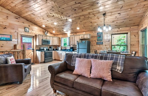 Sevierville Cabin | It's Fall, Y'all! Log Cabin with 2 King Suites, Hot Tub & Game Room