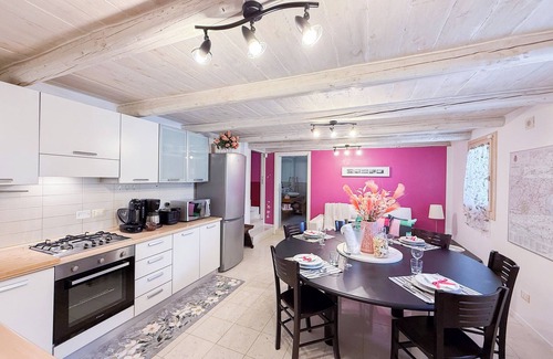 Cavarzere Apartment | IRIS Luxury Apt in Villa, Patio, Pool, Hot Jacuzzi, A/C, WiFi, Gym, Sauna