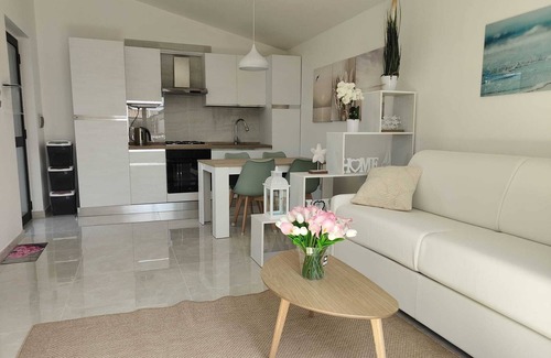 Contrada Taverna Apartment | Maxine Mare Blu by the Sea