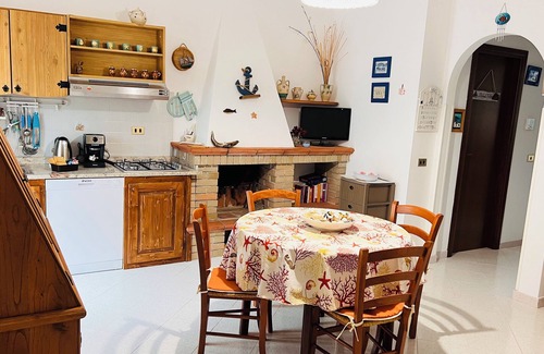 Sant'Andrea Ionio Marina House | Casa rita - beach house with garden and bbq grill