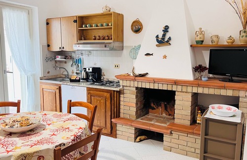 Sant'Andrea Ionio Marina House | Casa rita - beach house with garden and bbq grill