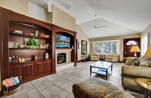 Birch Park Finger Streets House | Italian Beach House with Pool & King Bed